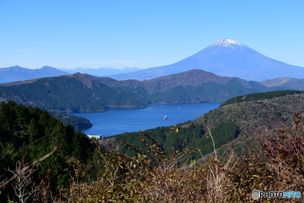 箱根大観山から芦ノ湖を望む