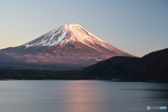 本栖湖からの赤富士