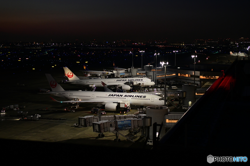 夕刻の羽田空港