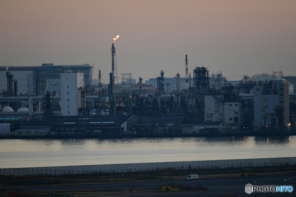 羽田空港から観た京浜工業地帯