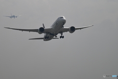ANA機離陸直後に着陸機迫る