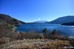 本栖湖と富士山全景