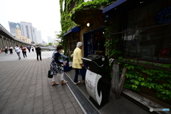 港のお土産店２