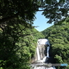袋田の滝と山々