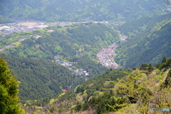見延山頂から久遠寺を望む