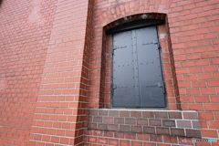 赤レンガ倉庫１号館の窓