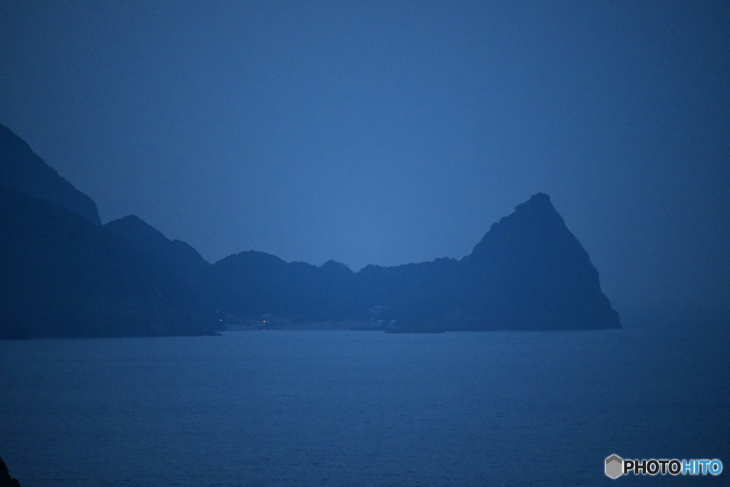 堂ヶ島から雲見烏帽子山を望む