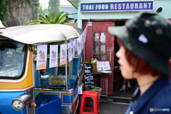 タイ料理店前