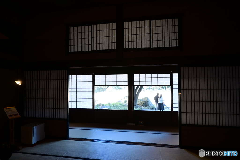 旧岩崎邸和館から庭を望む