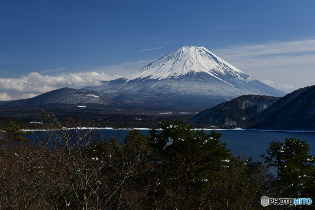 富士山と本栖湖と空