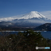 富士山と本栖湖と空