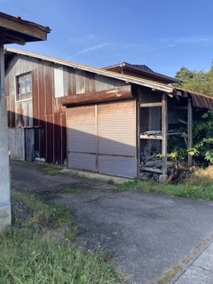 朝日の当たる小屋