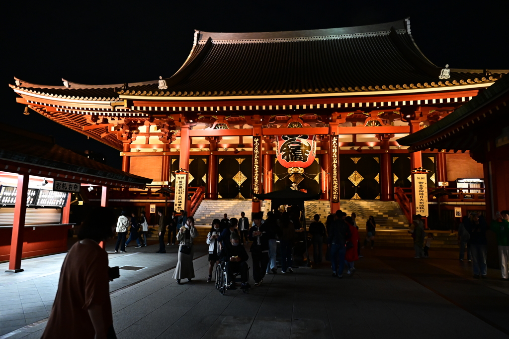 夜の浅草寺