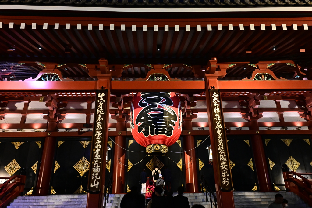 夜の浅草寺