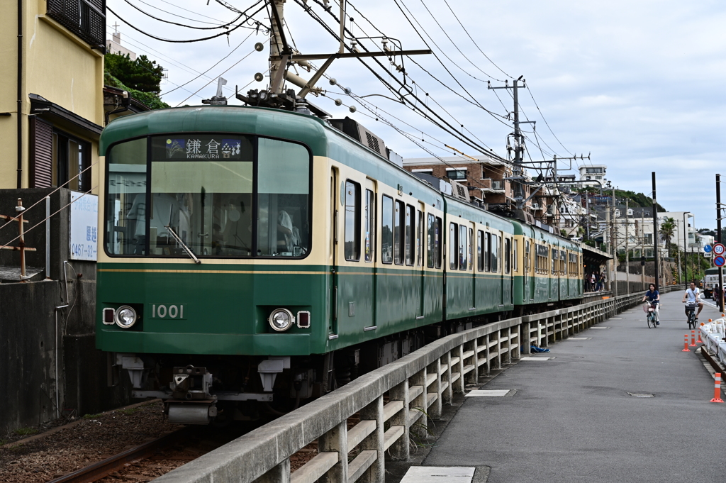 鎌倉高校前駅付近