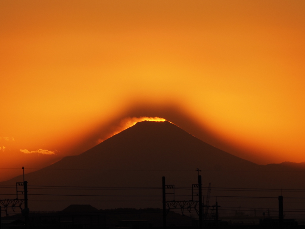 夕空と富士の影