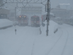 吹雪の会津田島駅