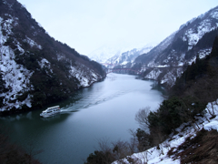 雪解け進む庄川峡