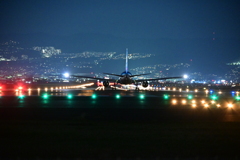 夜間飛行機　離陸