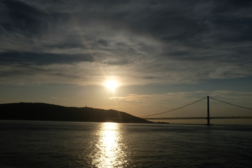 夕日と明石海峡大橋