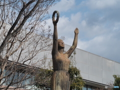 どうするブロンズ像