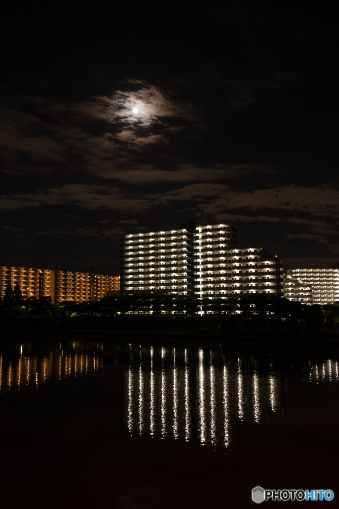 荒川のマンション群