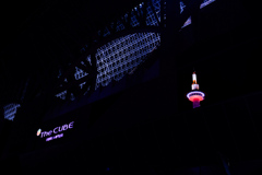 暗がりにぽっかり浮かぶ