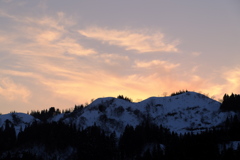 盆地の冬の夕景
