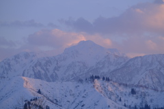 凍れる山の夕景