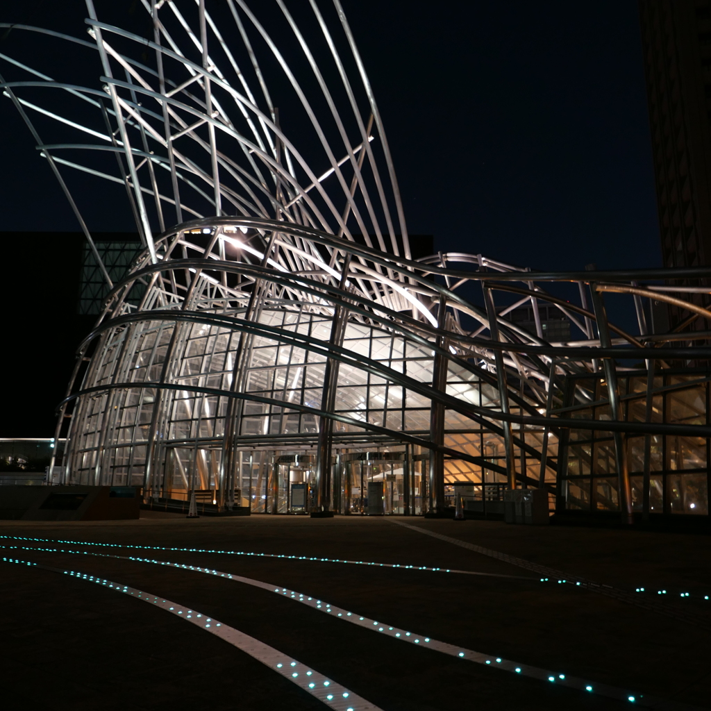 Nakanoshima Night Walkng ＜国立国際美術館＞