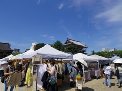 青空の元