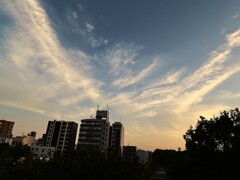 羽根を広げた雲