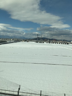 新幹線の中から雪景色