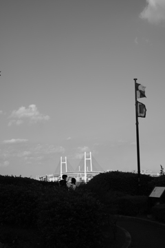 旗信号とベイブリッジ