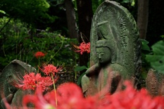 野仏と彼岸花