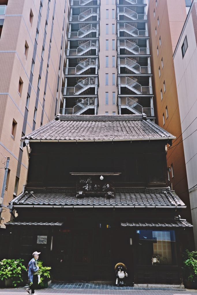 都会のスリット