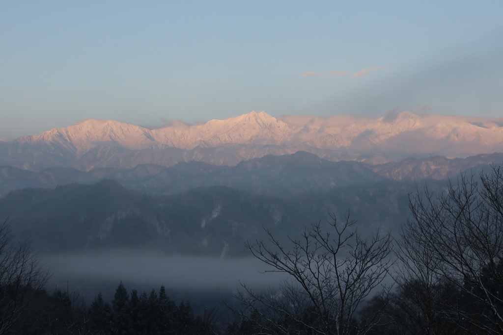 朝焼けの後立山