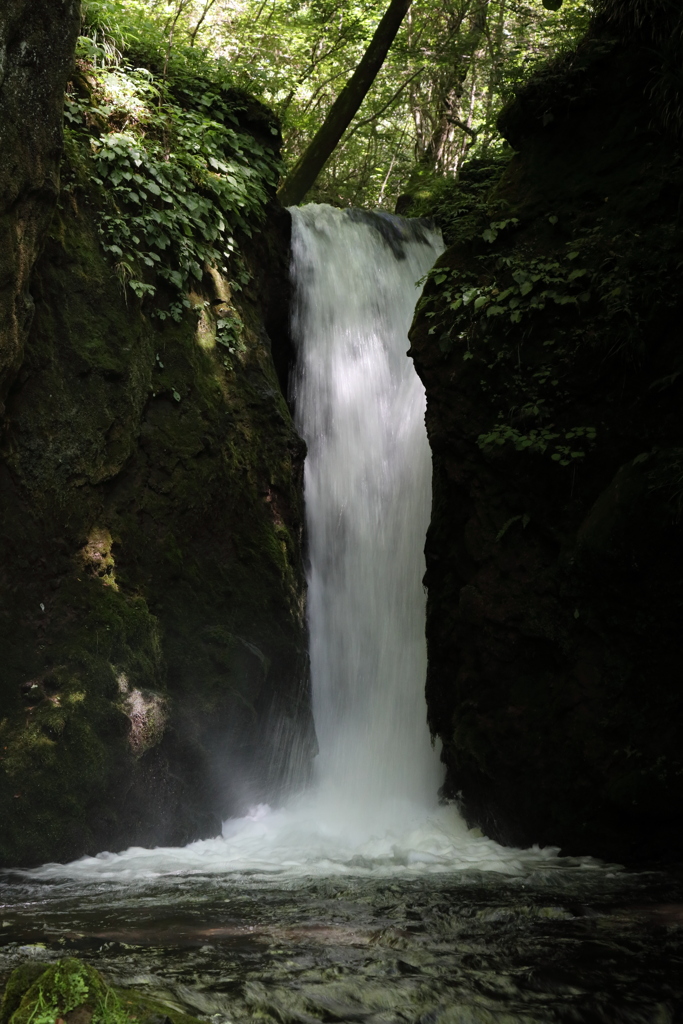 竜返しの滝