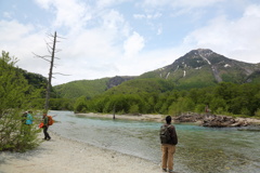 大正池より焼岳を望む