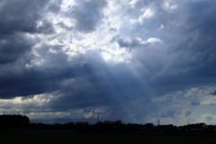 雲から光芒