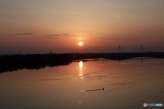朝日と石狩川