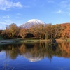 羊蹄山と紅葉風景