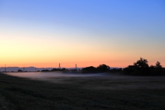 日の出前の朝靄