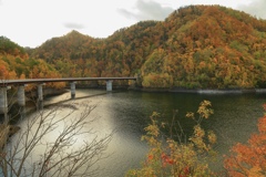 秋に染まる山