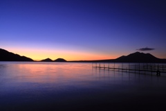 支笏湖畔の夜明け
