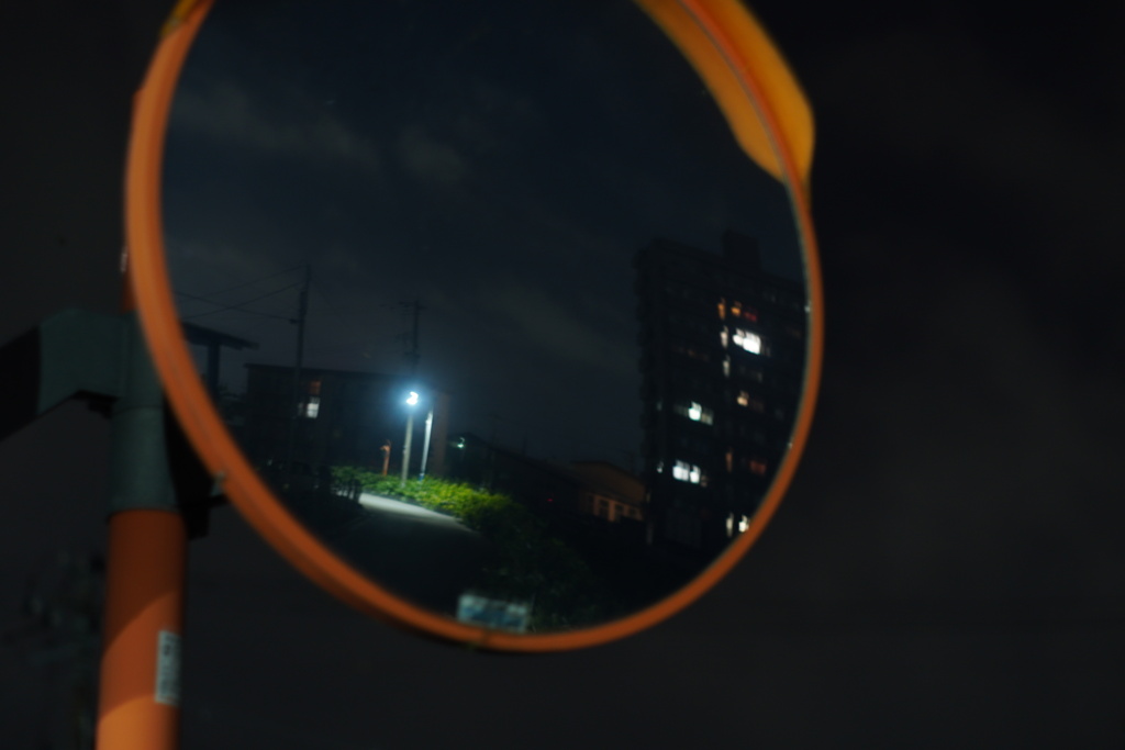 カーブミラー