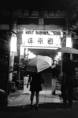 灯雨の門