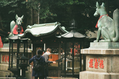 お寺の大きつねさん