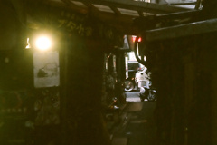 Barブタ小家の前で