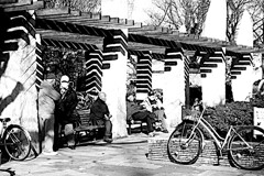 影を重ねた男たち